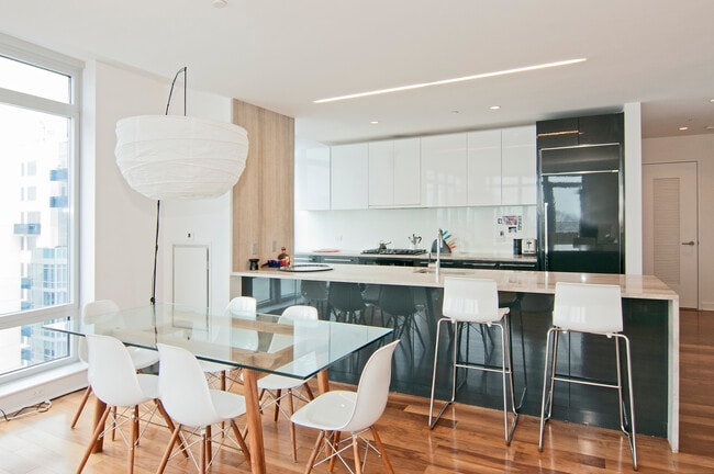 Building Photo - La Renata