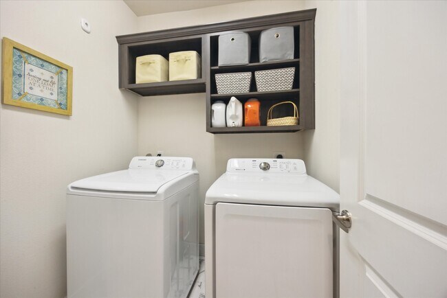 Building Photo - 8806 Hollister Pine Ct