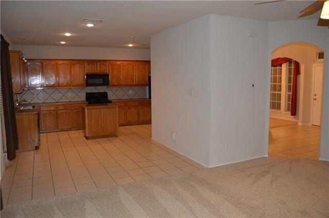 Building Photo - 6100 Horse Trap Dr
