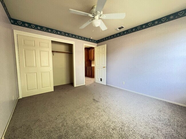 Building Photo - Spacious 4 Bedroom Home in Quiet Galt Neighborhood