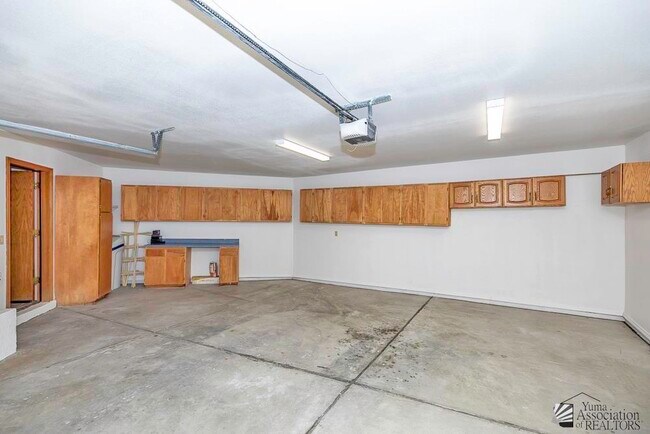 Building Photo - 2136 S 14th Ave
