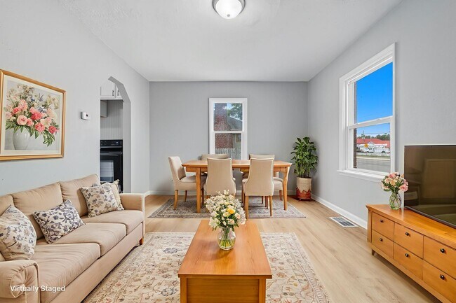 Building Photo - Charming 2-Bedroom Home – Recently Remodeled in Indianapolis Available NOW!