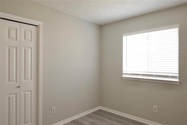 Building Photo - 3418 Green Fields Dr