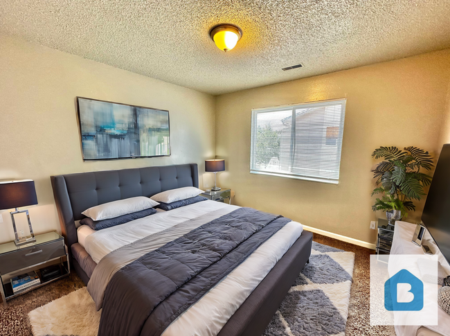 Building Photo - Welcome to Your Newly Renovated 2-Bedroom,...