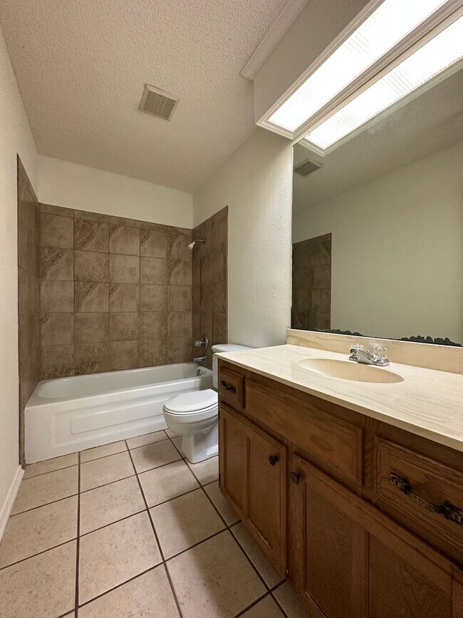 Building Photo - Single Family Home