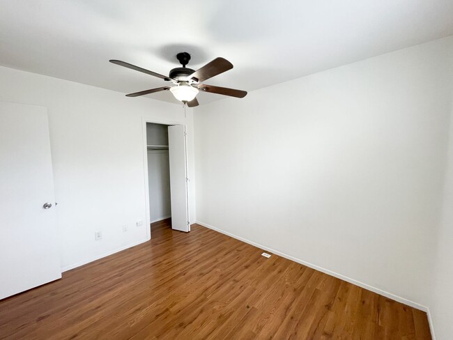 Building Photo - Stunning 2 Bedrooms, 1.5 Bathrooms Condo i...