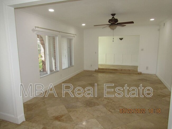 Building Photo - 2802 E Weldon Ave