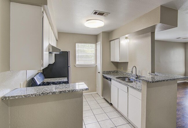 Building Photo - 819 Sirocco Dr