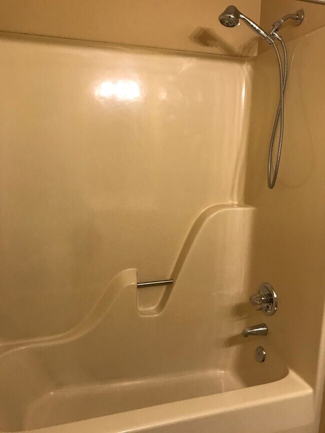 Building Photo - 3 Bedroom Home with Bonus Room For Rent!