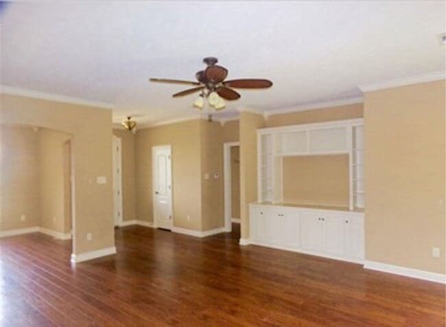 Building Photo - 18 Cains Cove