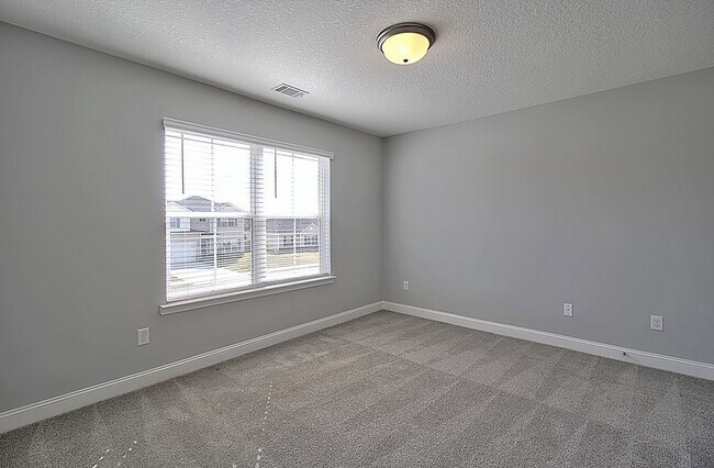 Building Photo - 566 Burke Dr