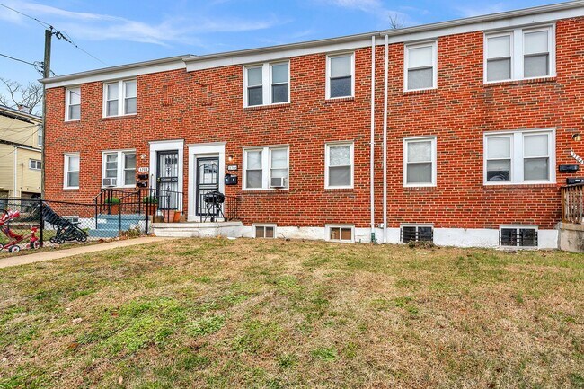 Building Photo - 3706 W Franklin St