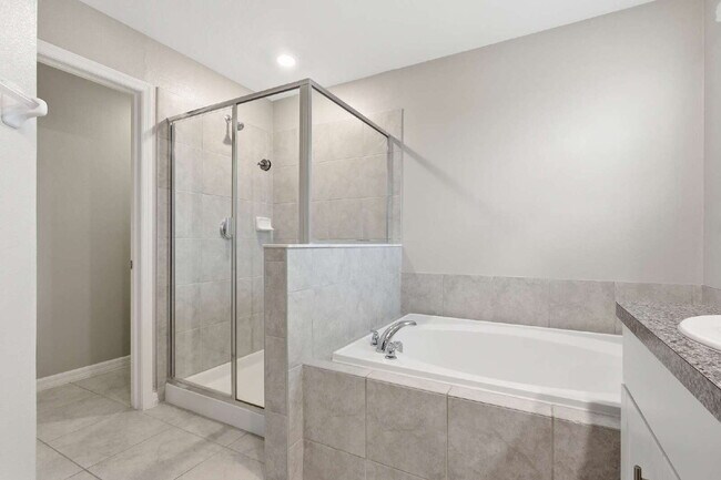 Building Photo - 7023 Samuel Ivy Dr