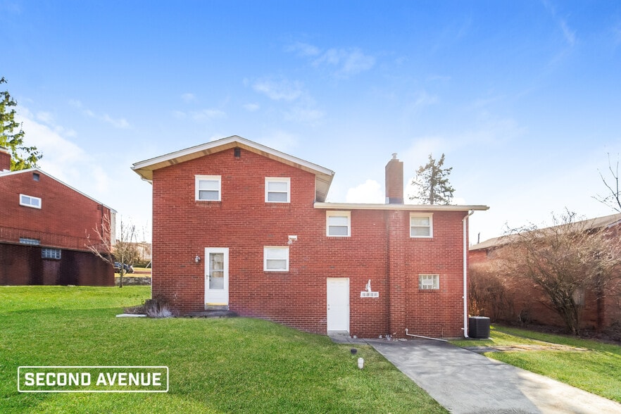 Building Photo - 512 Holly Dr