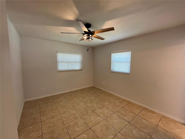 Building Photo - 422 Crosswinds Dr
