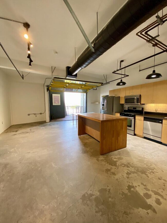Building Photo - 1 bedroom in Los Angeles CA 90031
