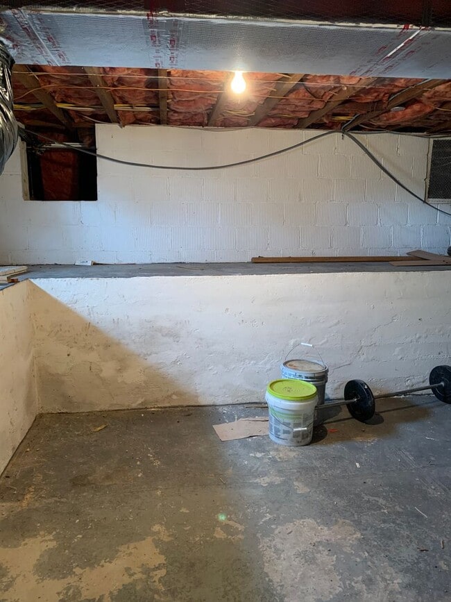 Building Photo - Charming 3-Bedroom Home on Spacious Corner...