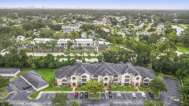 Building Photo - 940 Village Trail