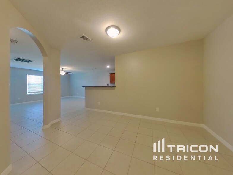 Building Photo - 317 Summer Horse Dr