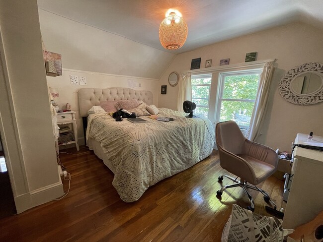 Building Photo - 62 Newport St