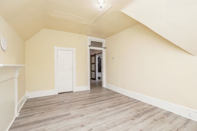 Building Photo - 146 Florida Ave