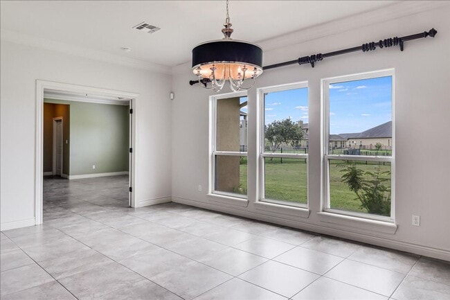 Building Photo - 6241 Lago Vista Dr