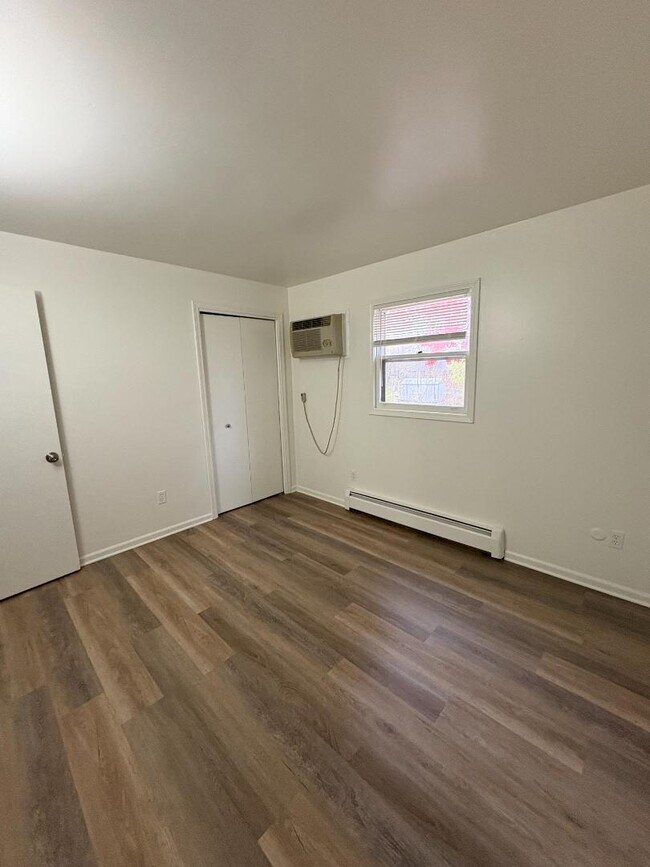 Building Photo - 630 56th St SE