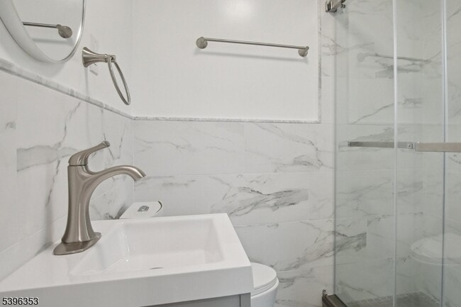 Building Photo - 19 Ashwood Ave