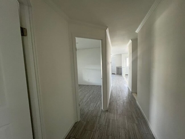 Building Photo - 18 Eland Dr