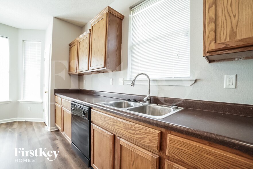 Building Photo - 5515 Southern Peake Dr