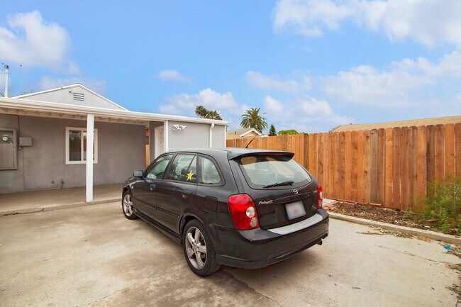 Building Photo - Olive Avenue Triplex