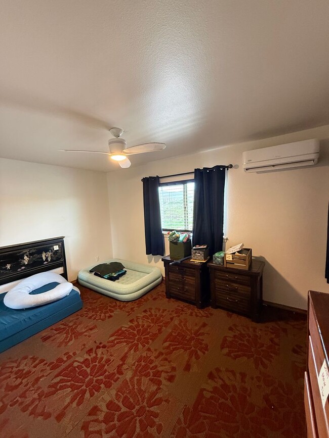 Building Photo - Spacious 4 Bedroom, 2.5 Bath Pet Friendly, Single Family Home.