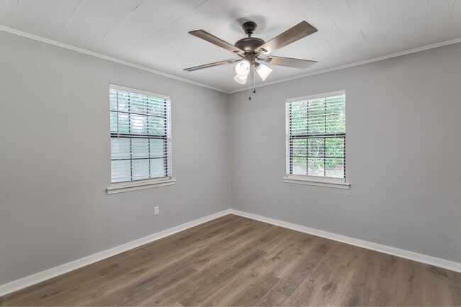 Building Photo - 1804 Larkwood Dr