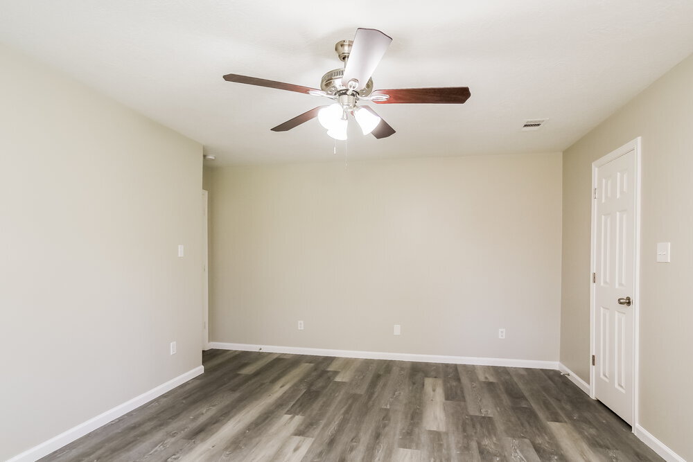 Building Photo - 1528 Glen Oaks Dr