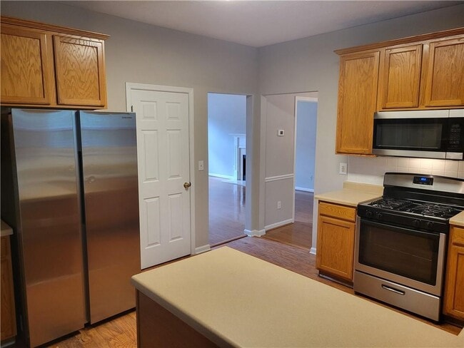 Building Photo - 310 Hulan Way