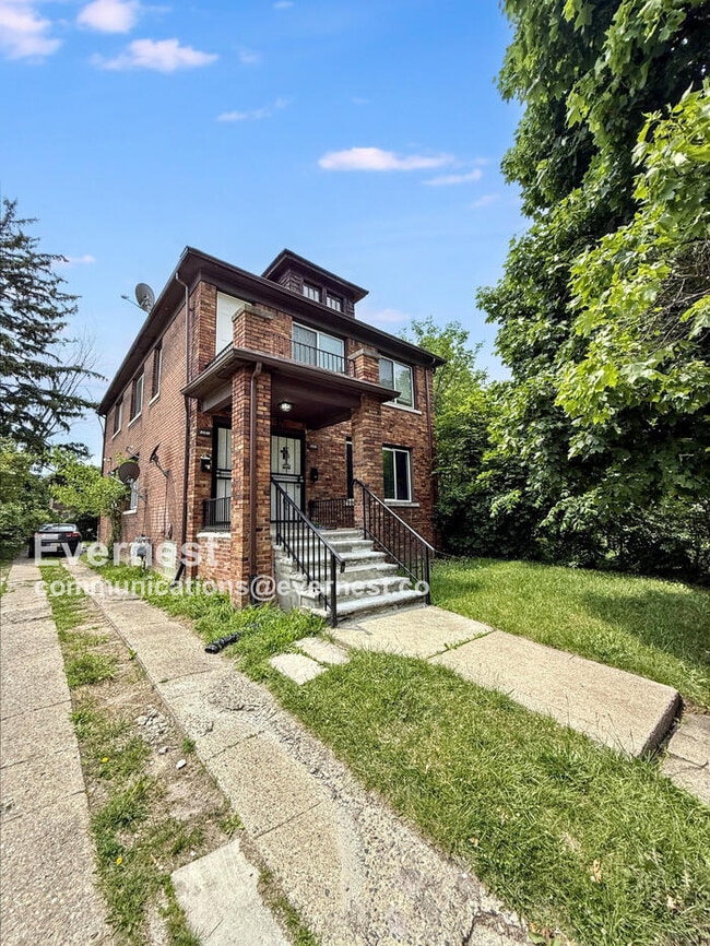 Building Photo - 5261 Lakewood St