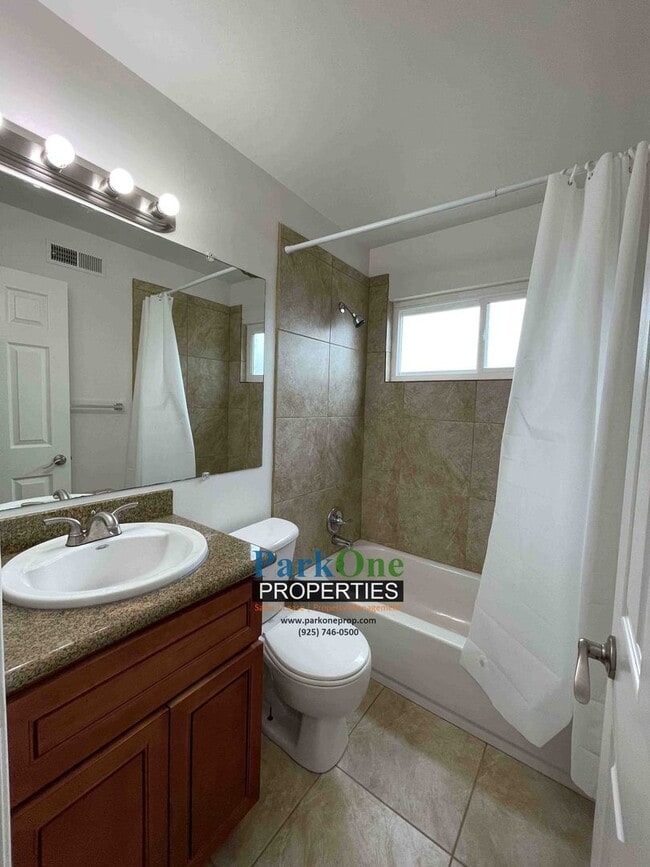 Building Photo - House With Paved Side Yard and Spacious Backyard in Pinole Now Available!!
