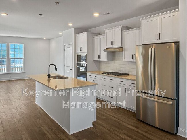Building Photo - 13801 Randolph Pond Ln