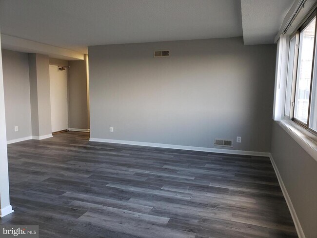 Building Photo - 4410 Oglethorpe St