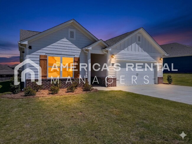 Building Photo - Southern Charm Meets Contemporary Style in Tuscaloosa! Sign a 13-month lease by 5/15/2026 and rec...