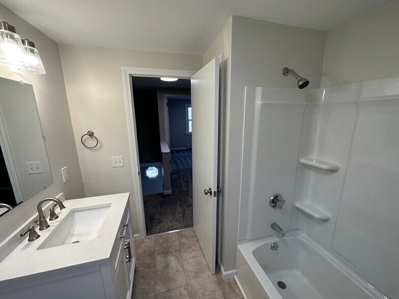 Building Photo - 1444 Stafford Rd