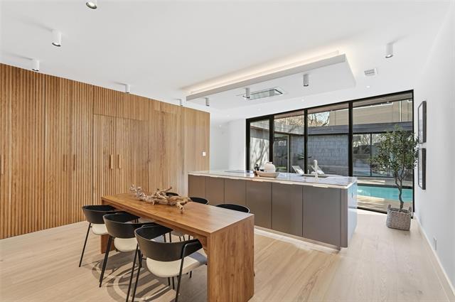 Building Photo - 6822 Victoria Ave