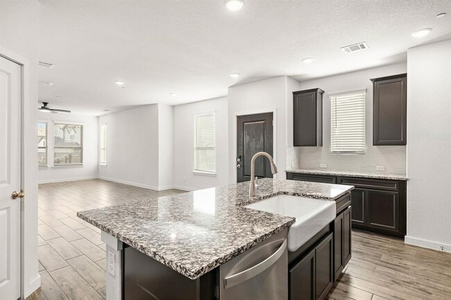 Building Photo - 2500 FOREST CREEK Dr
