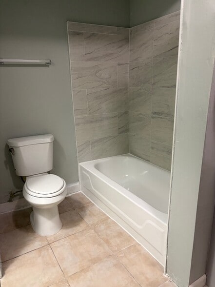 Building Photo - 417 SW 7th Ter