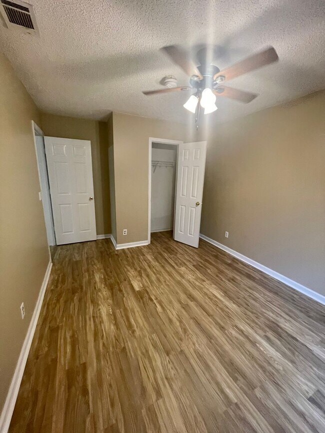 Building Photo - Spacious 4-Bedroom, 2-Bath Home with Fenced Backyard & Lawn Care Included