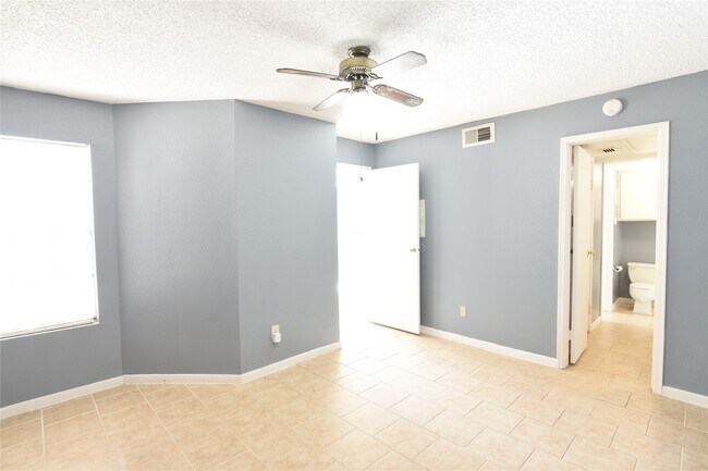 Building Photo - 2750 Holly Hall St