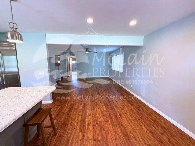 Building Photo - 4 bd with SOLAR  and AC with huge yard!