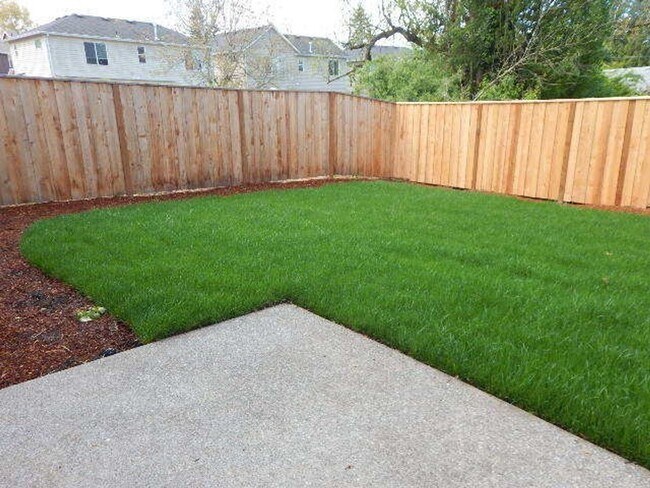 Building Photo - 5 Bedroom Beaverton Home!!!