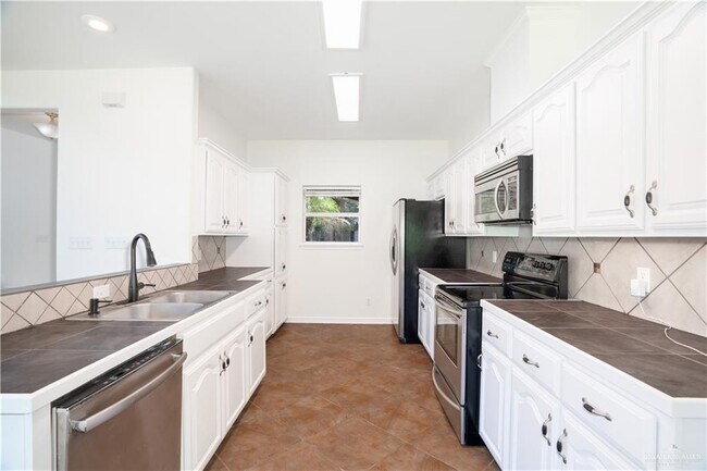 Building Photo - 3009 San Federico Rd