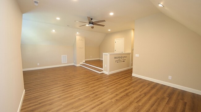 Building Photo - Lovely Heritage Home with Ideal Floorplan